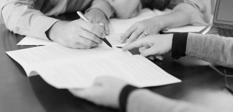 Contratos verbais possuem validade jurídica, mas exigem cuidados com provas