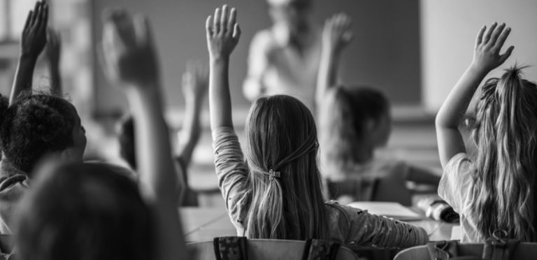 Escolas particulares não podem reter documentos ou aplicar sanções pedagógicas por inadimplência